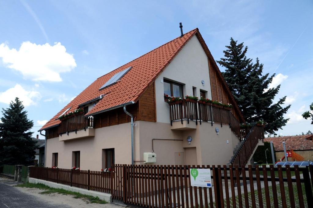 Arany Szolo Wellness Apartmanhaz Hévíz Екстериор снимка